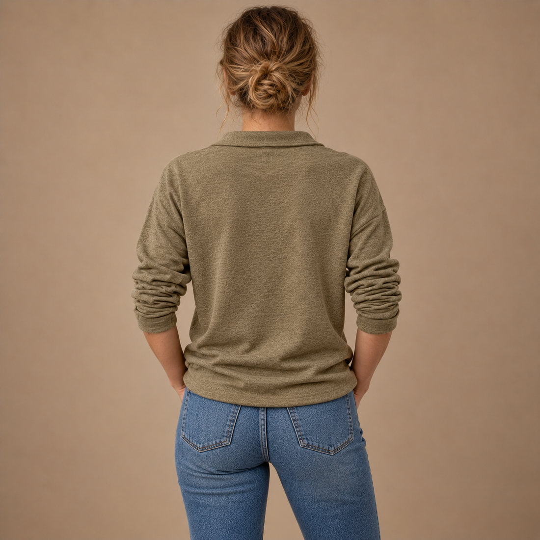 Damesweater med lynlås i halsen