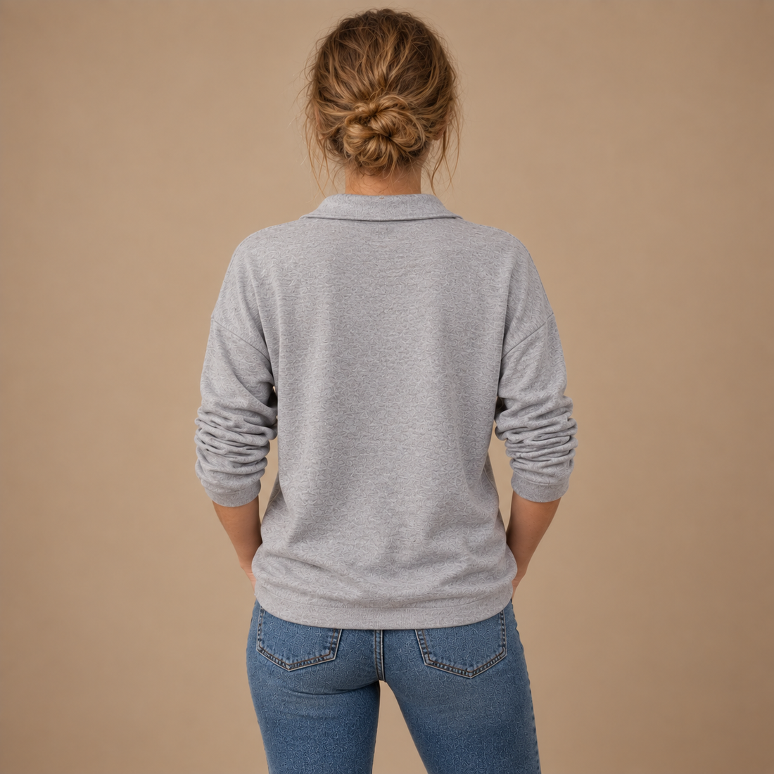 Damesweater med lynlås i halsen