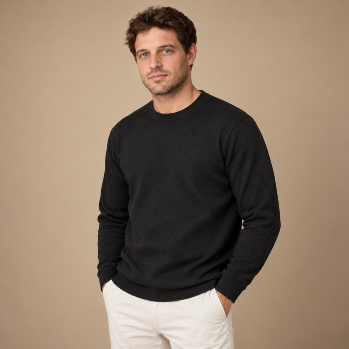 Herresweater med rund hals og tætsiddende pasform