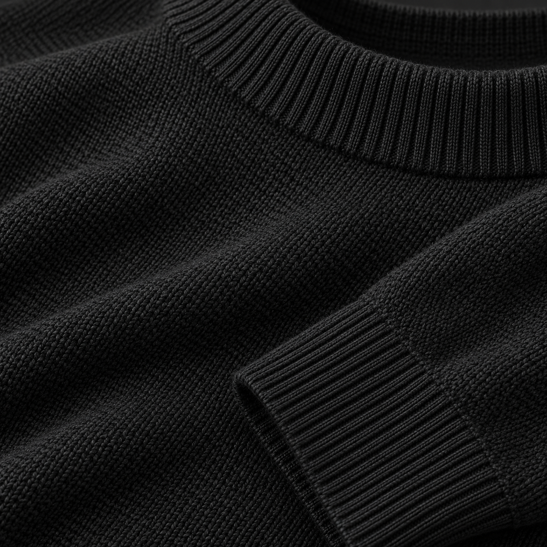 Herresweater med rund hals og tætsiddende pasform