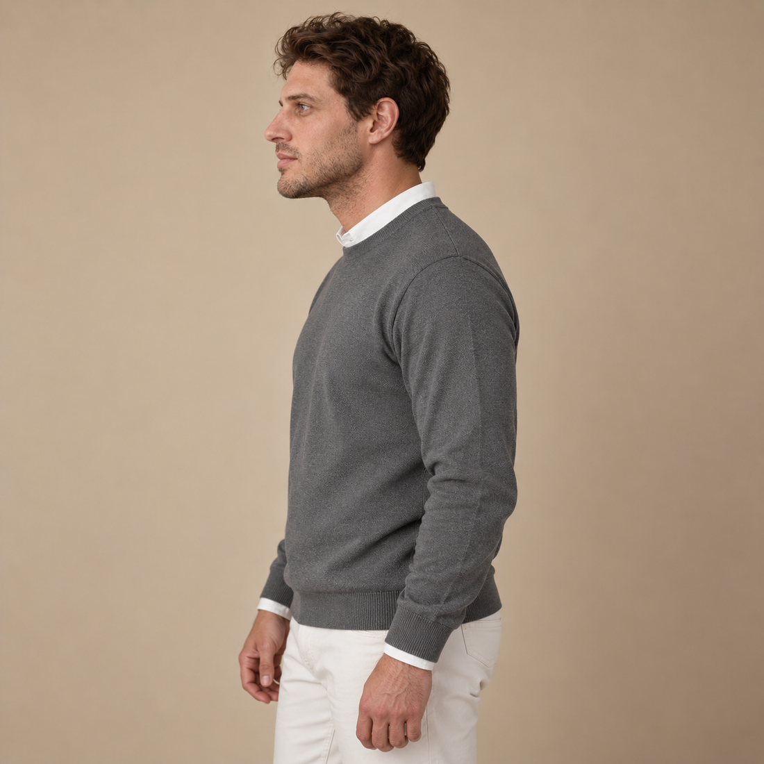 Herresweater med rund hals og tætsiddende pasform