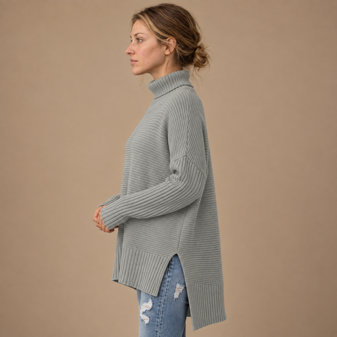 Rullekravesweater til dame med slidser i siden
