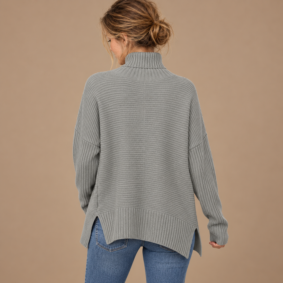 Rullekravesweater til dame med slidser i siden