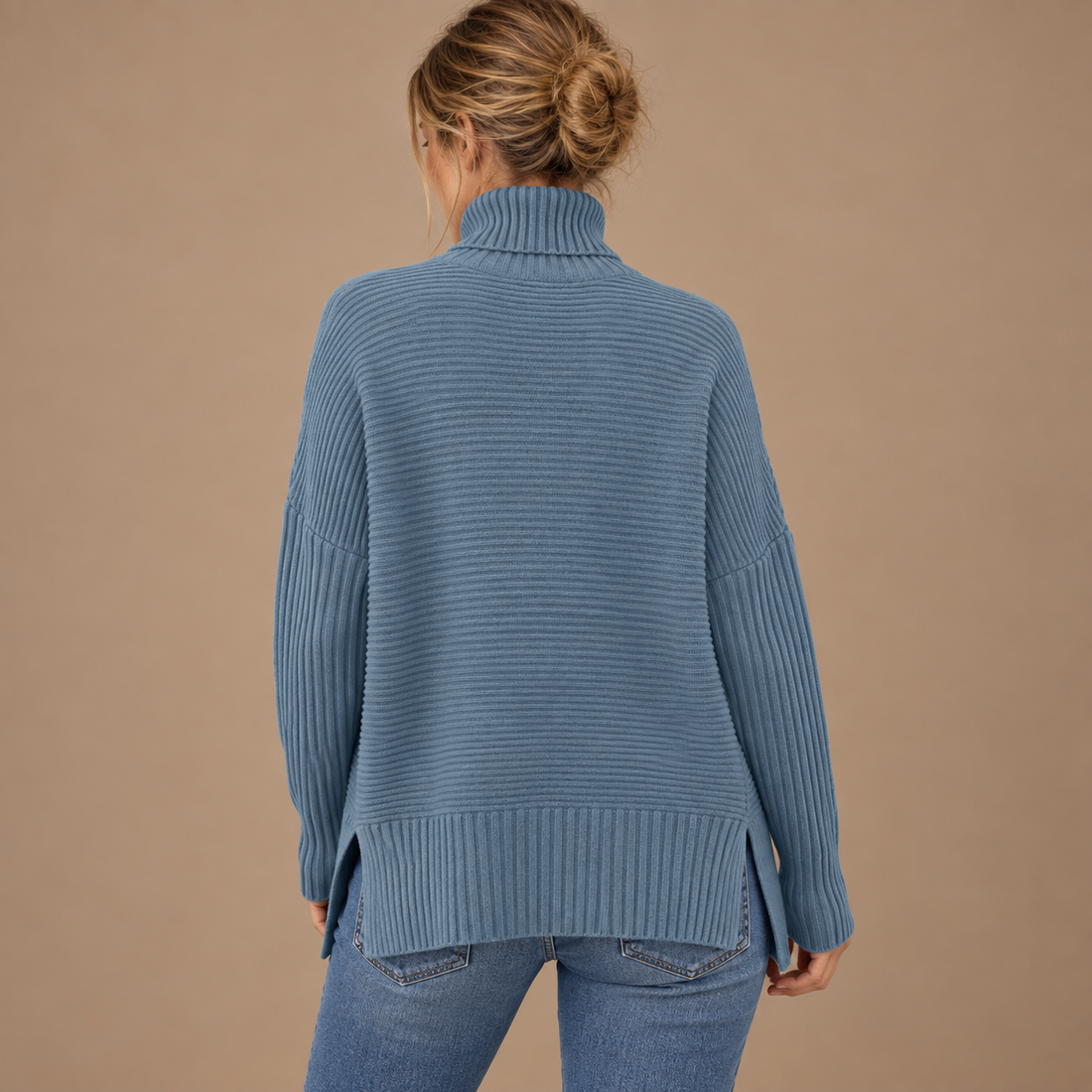Rullekravesweater til dame med slidser i siden