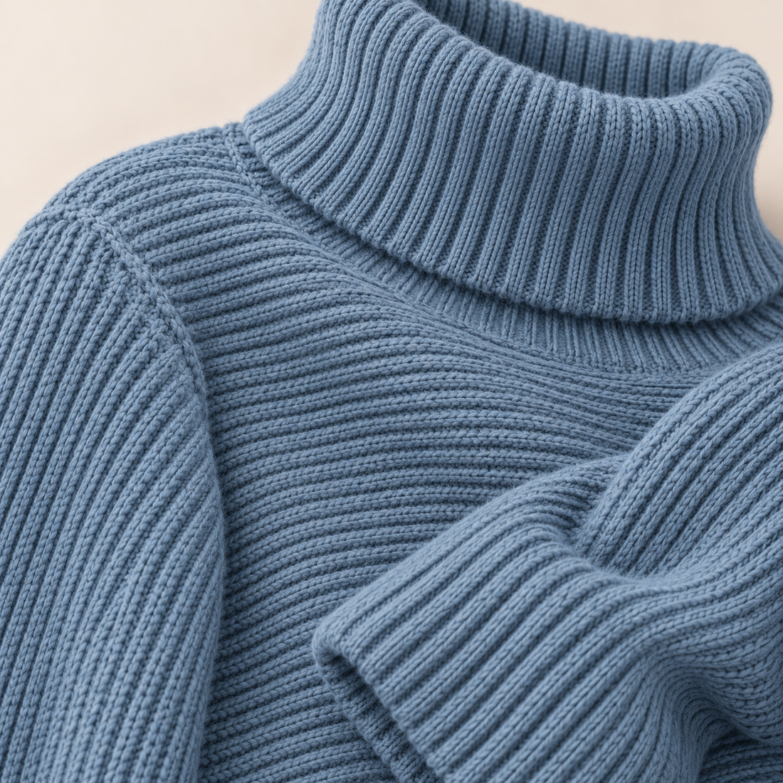 Rullekravesweater til dame med slidser i siden