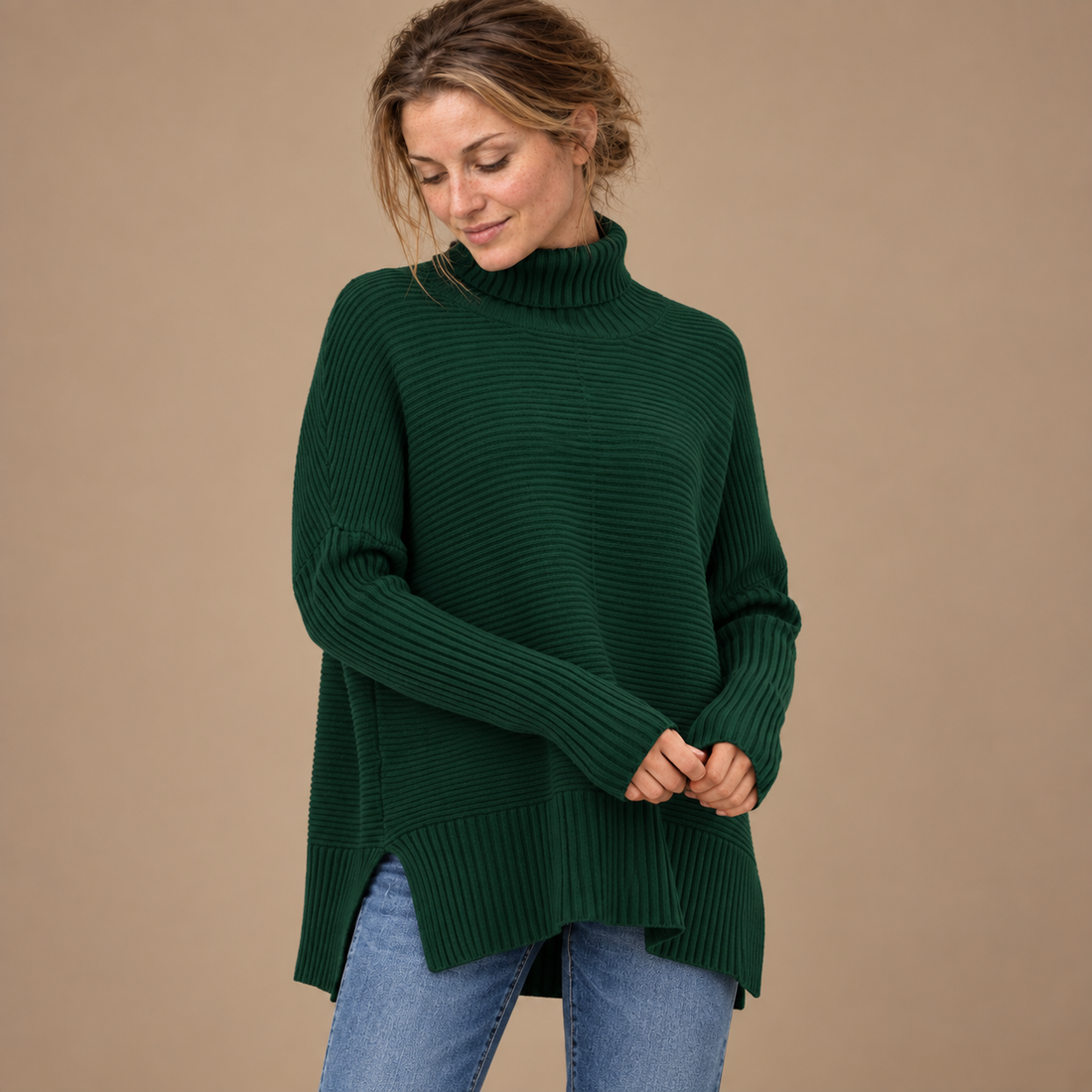 Rullekravesweater til dame med slidser i siden