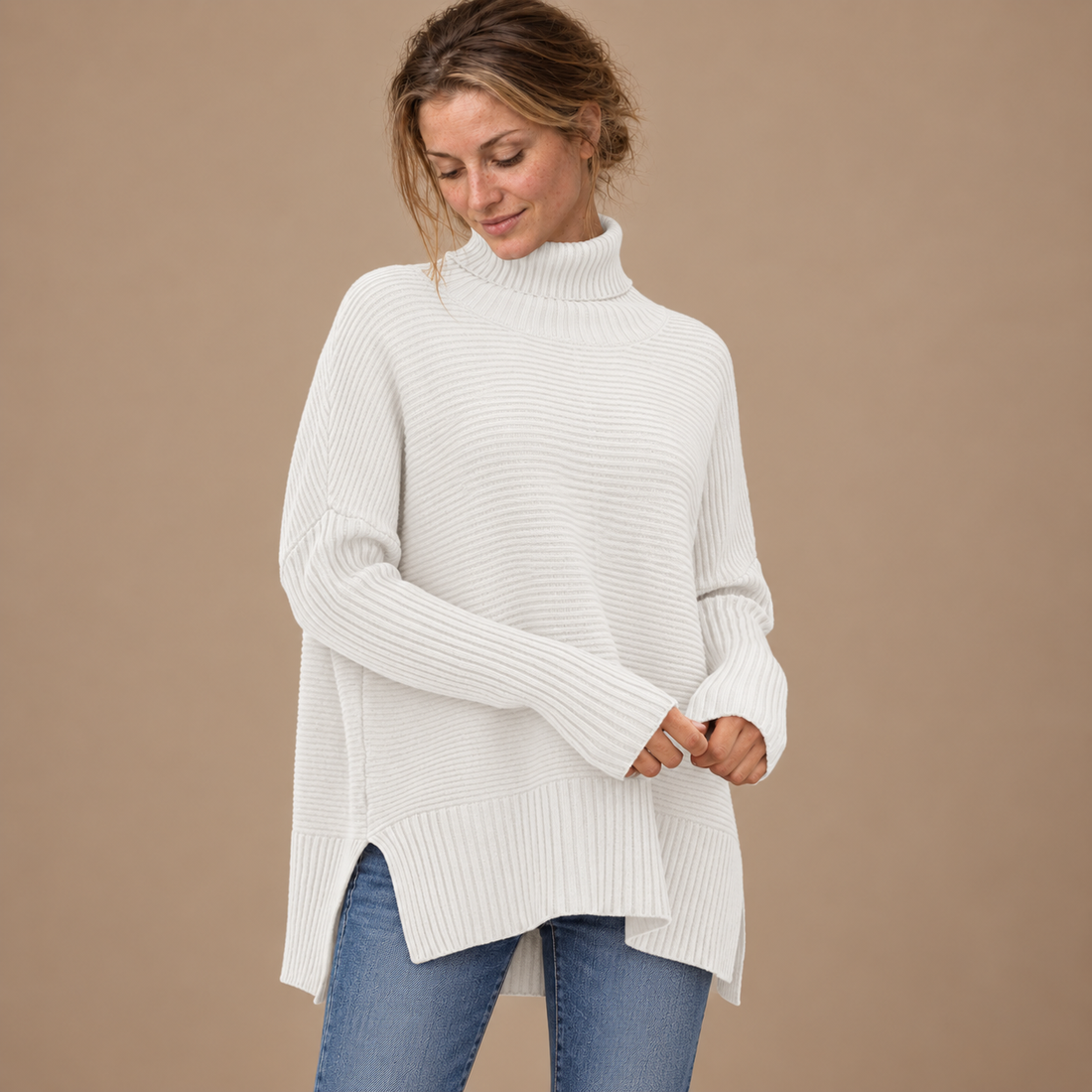 Rullekravesweater til dame med slidser i siden