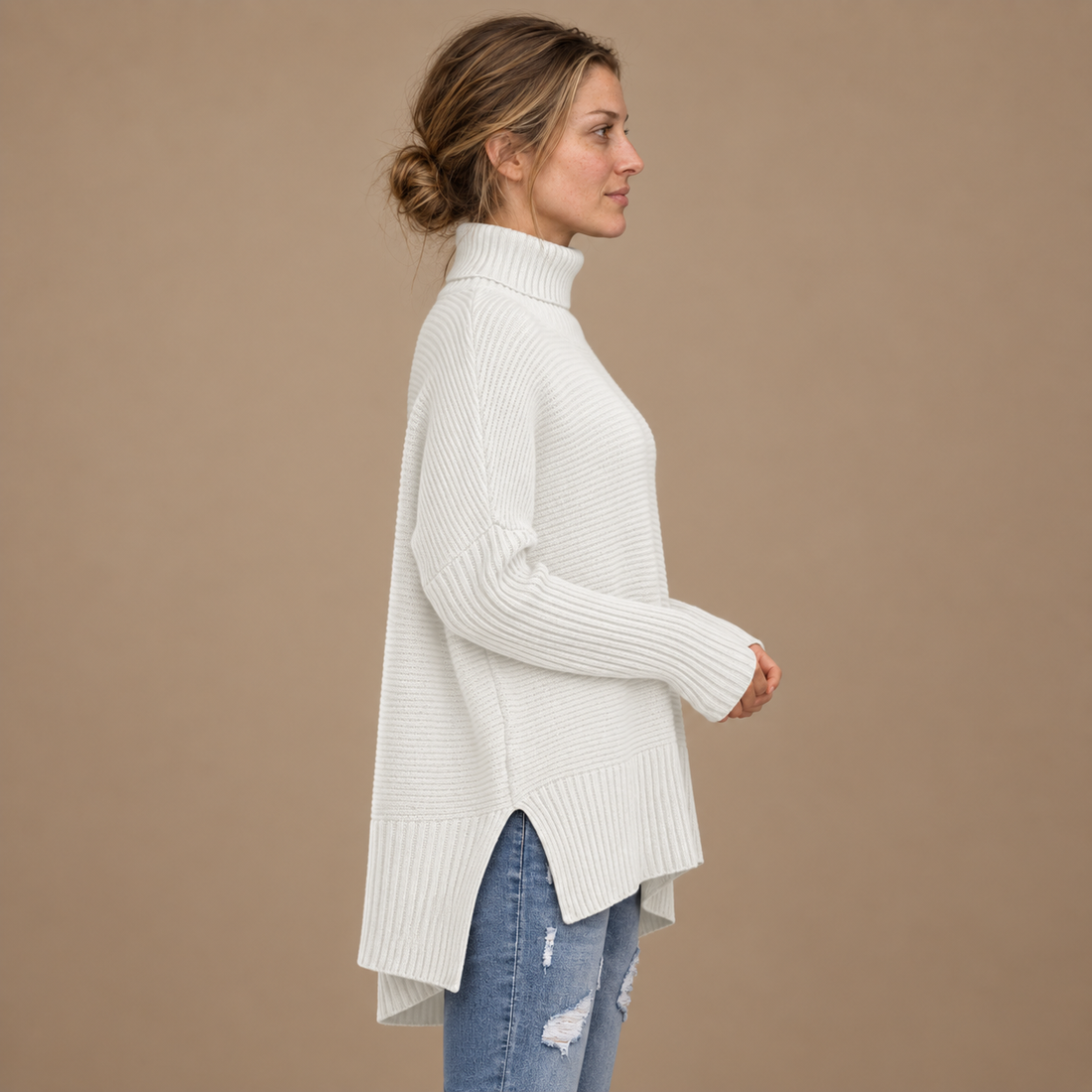 Rullekravesweater til dame med slidser i siden