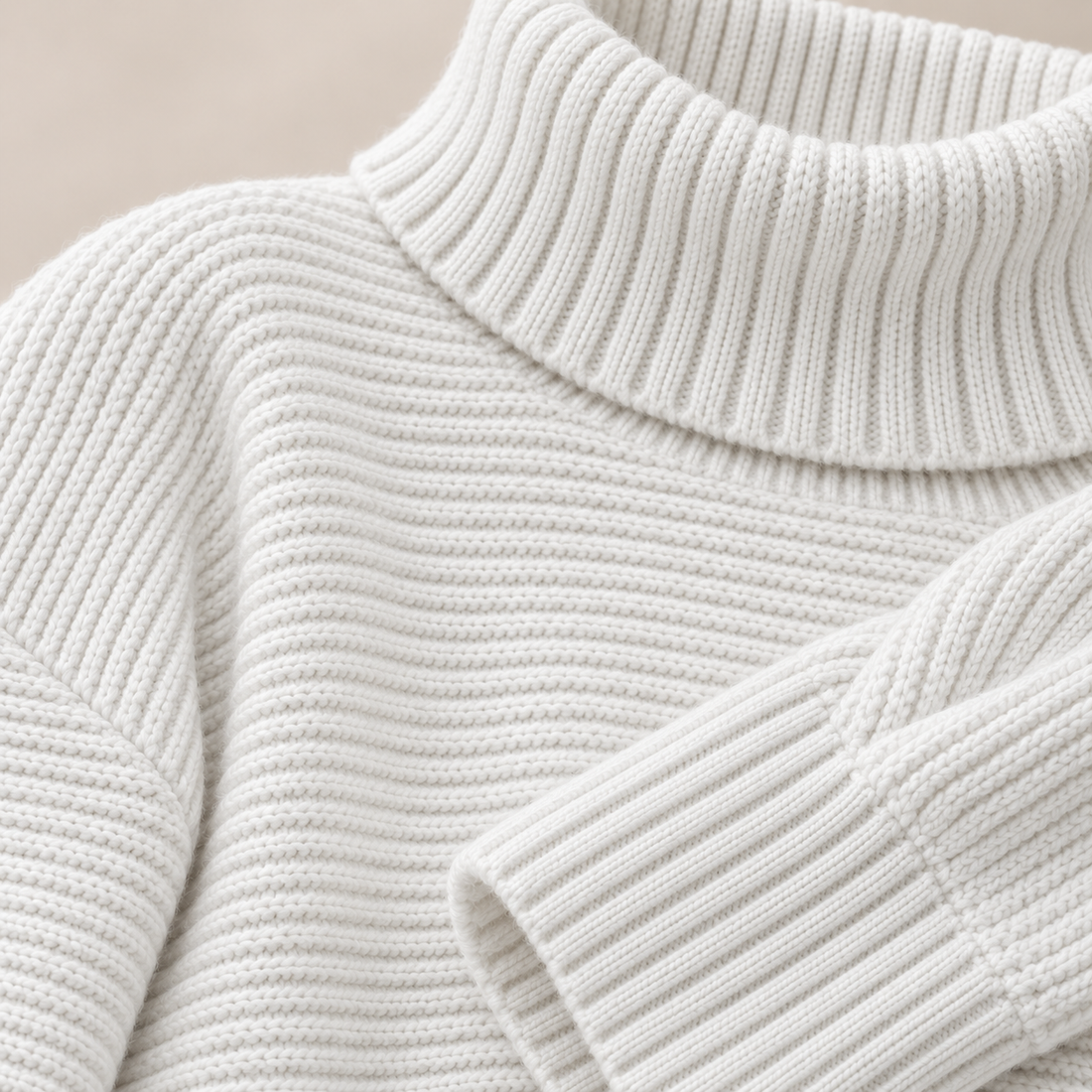 Rullekravesweater til dame med slidser i siden