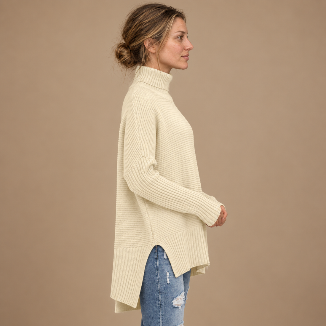 Rullekravesweater til dame med slidser i siden