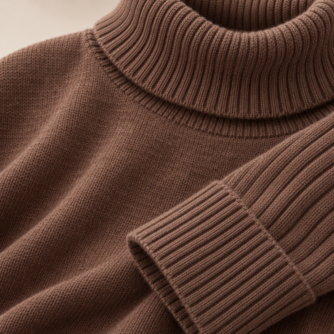 Løstsiddende rullekravesweater til dame