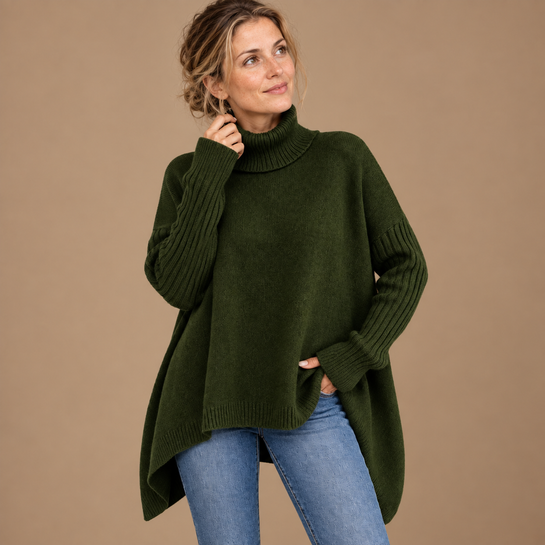 Løstsiddende rullekravesweater til dame