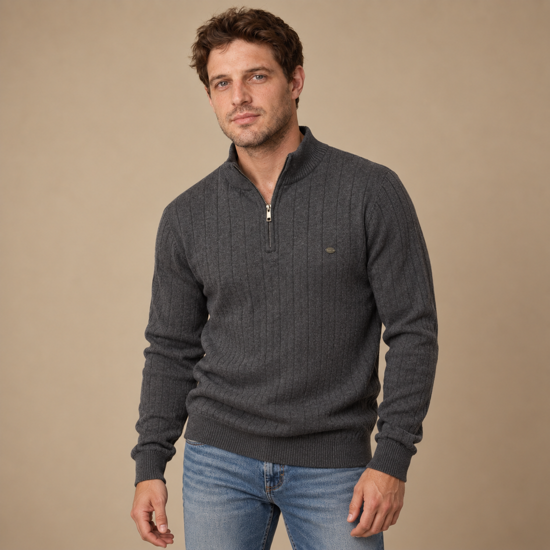 Strikket herresweater med struktureret pasform