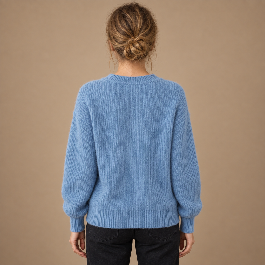 Damesweater med V-hals og slank pasform