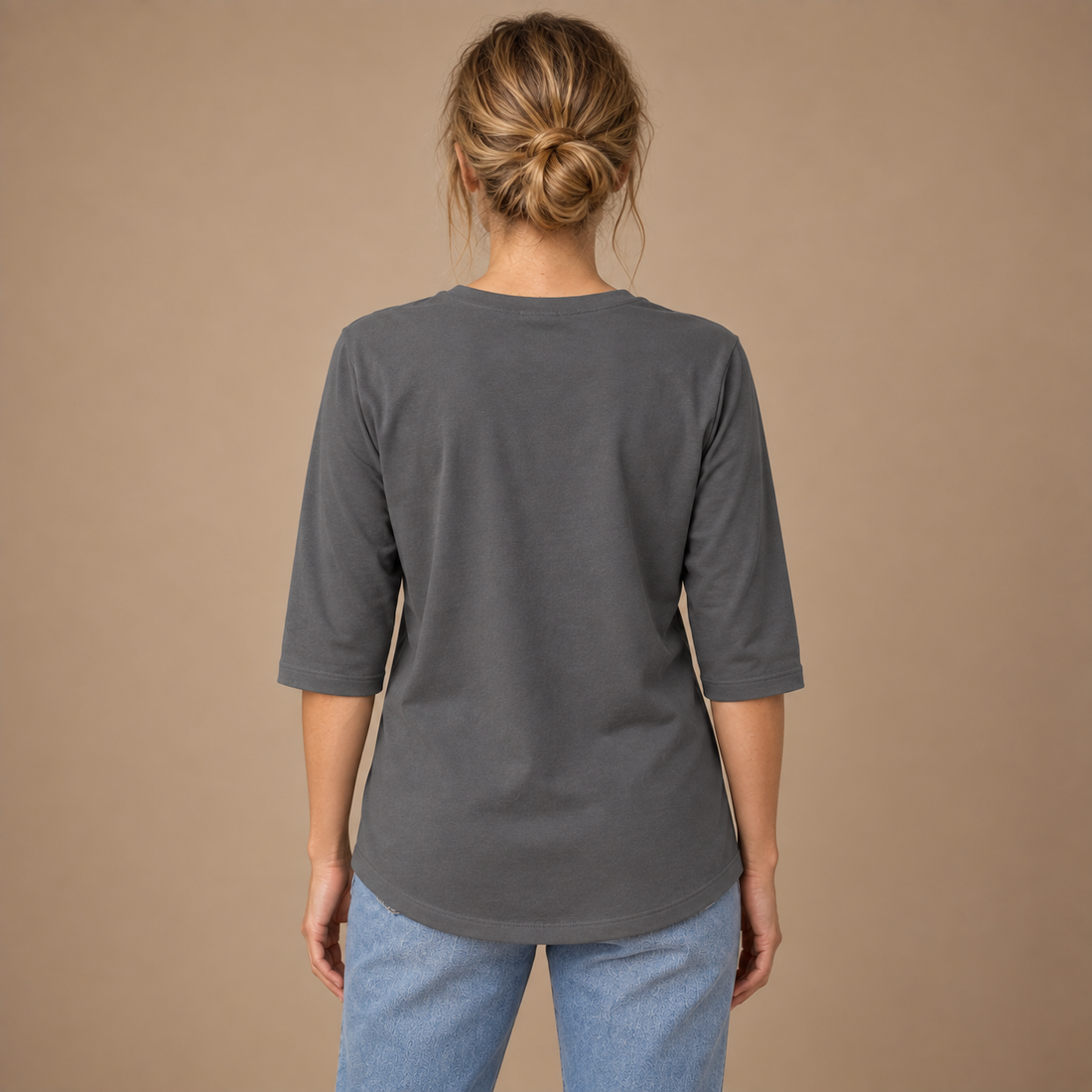 T-shirt til dame med rund hals og trekvartærmer