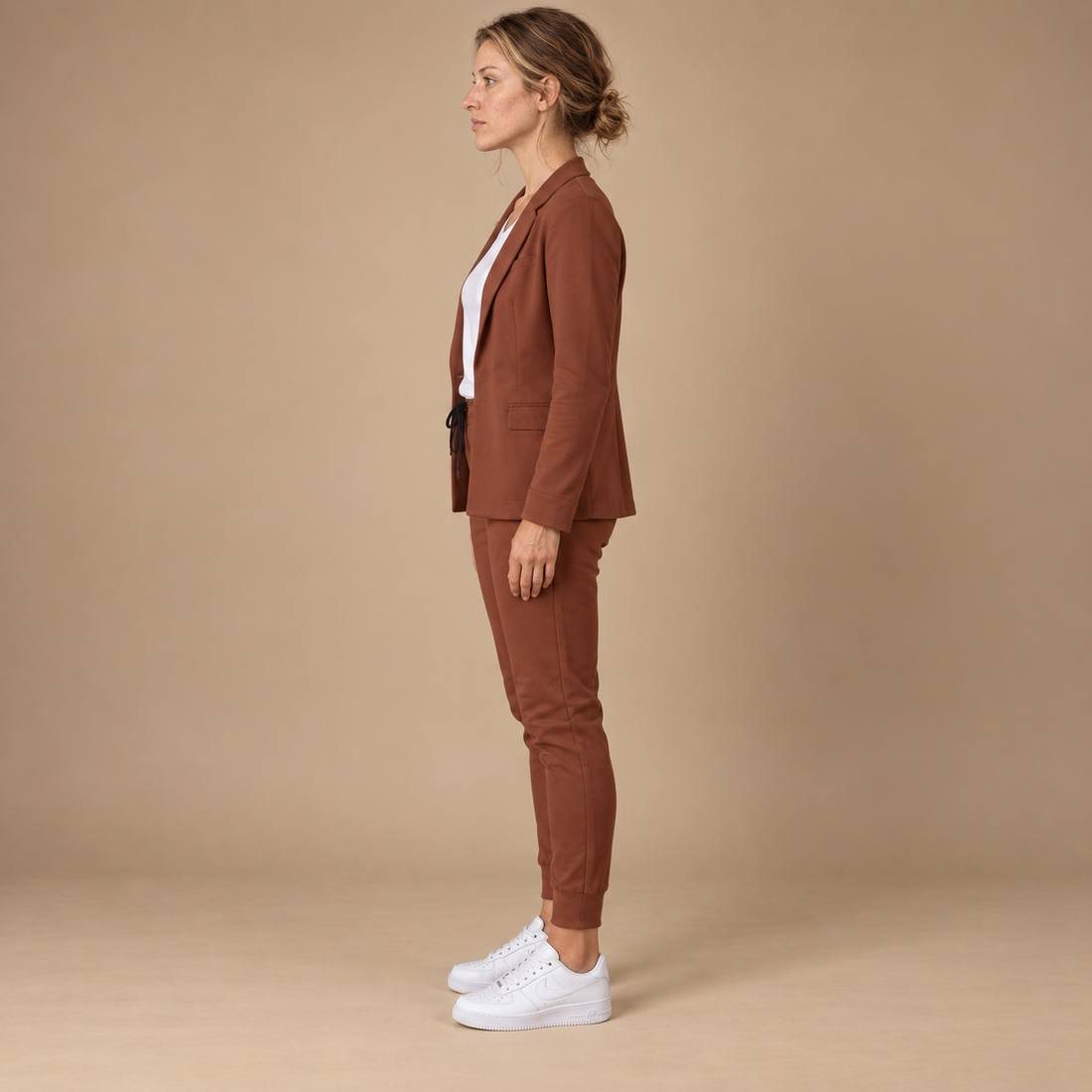 Buksedragt til dame med blazer og lige bukser