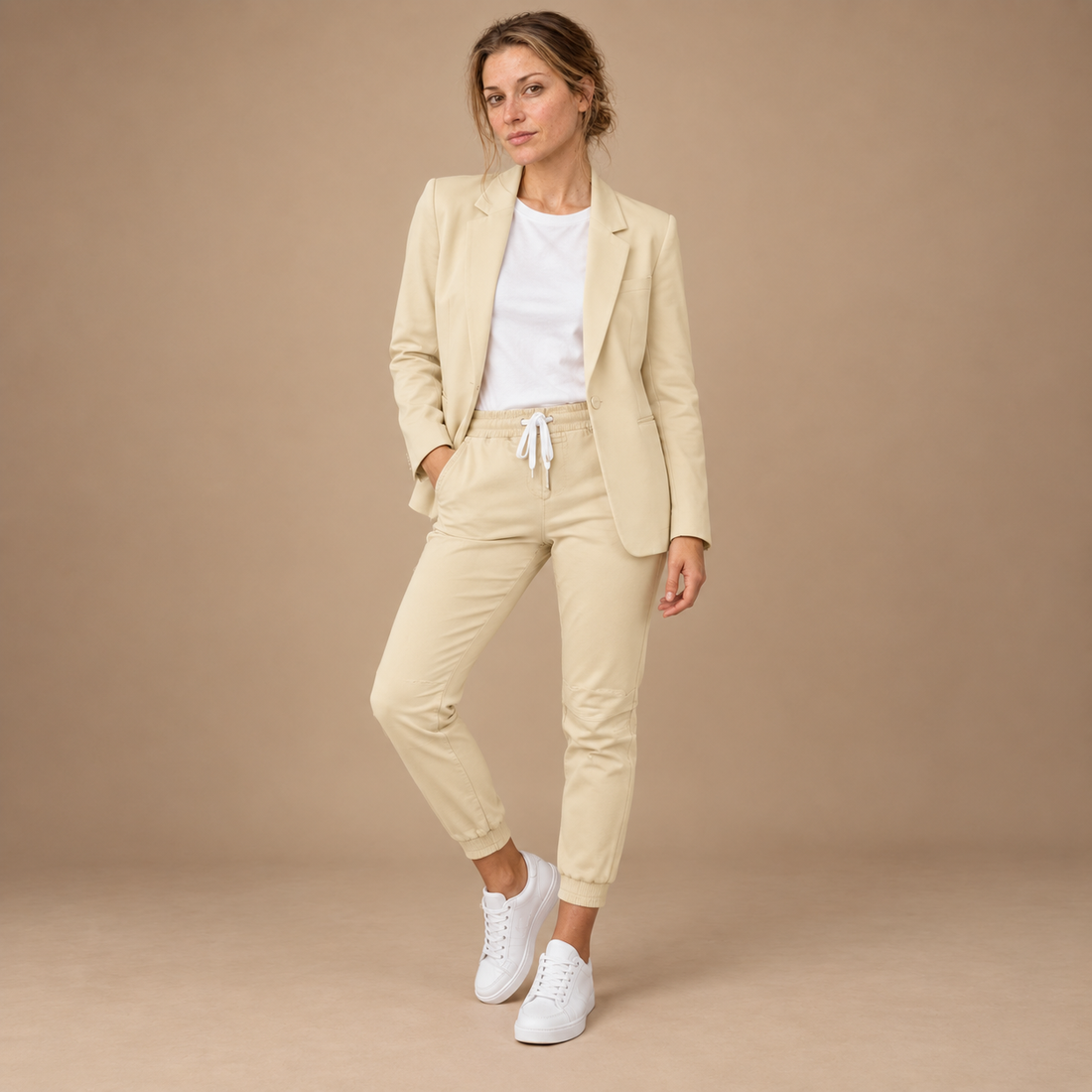 Buksedragt til dame med blazer og lige bukser