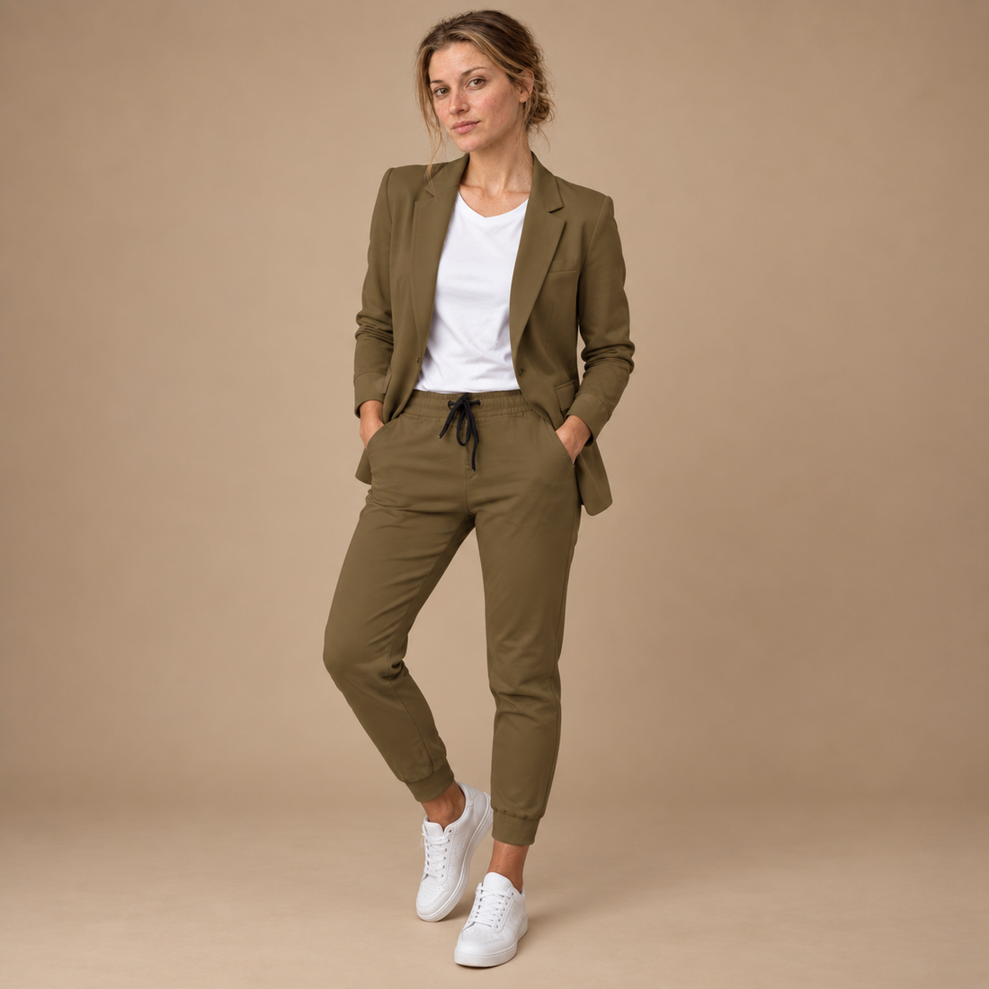 Buksedragt til dame med blazer og lige bukser