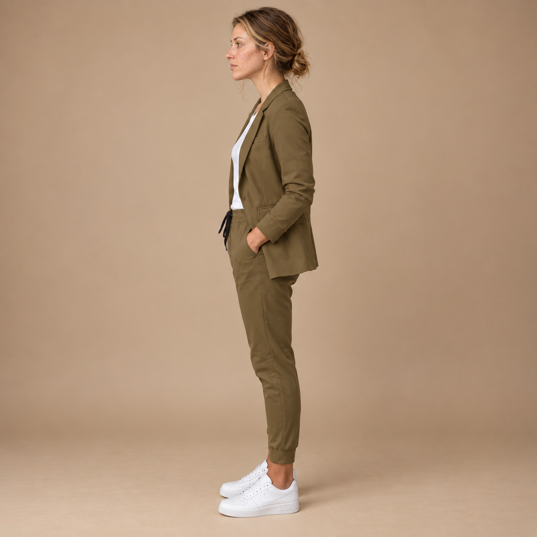 Buksedragt til dame med blazer og lige bukser