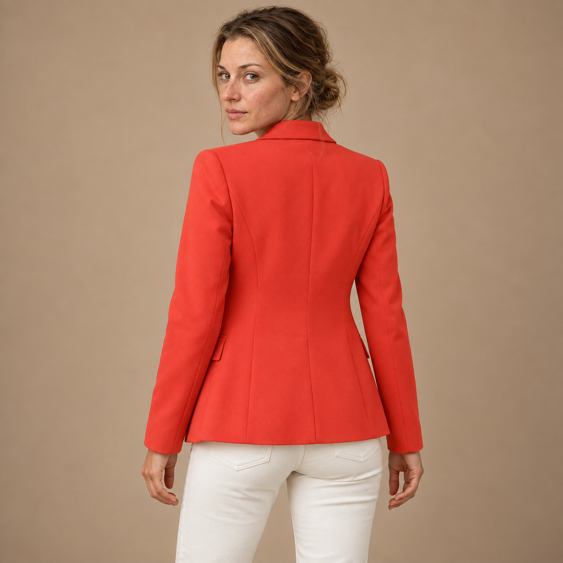 Taljeret blazer til dame med én knap