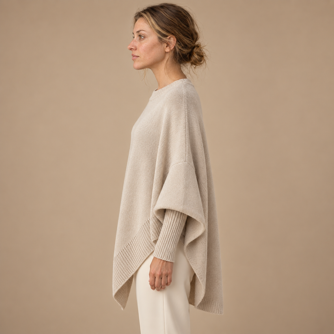 Oversized sweater til dame med asymmetrisk kant
