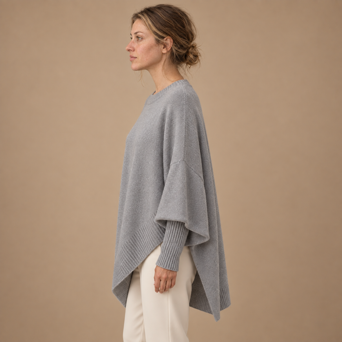 Oversized sweater til dame med asymmetrisk kant