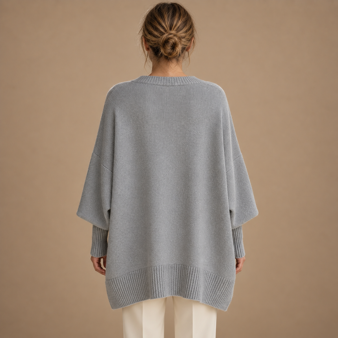 Oversized sweater til dame med asymmetrisk kant
