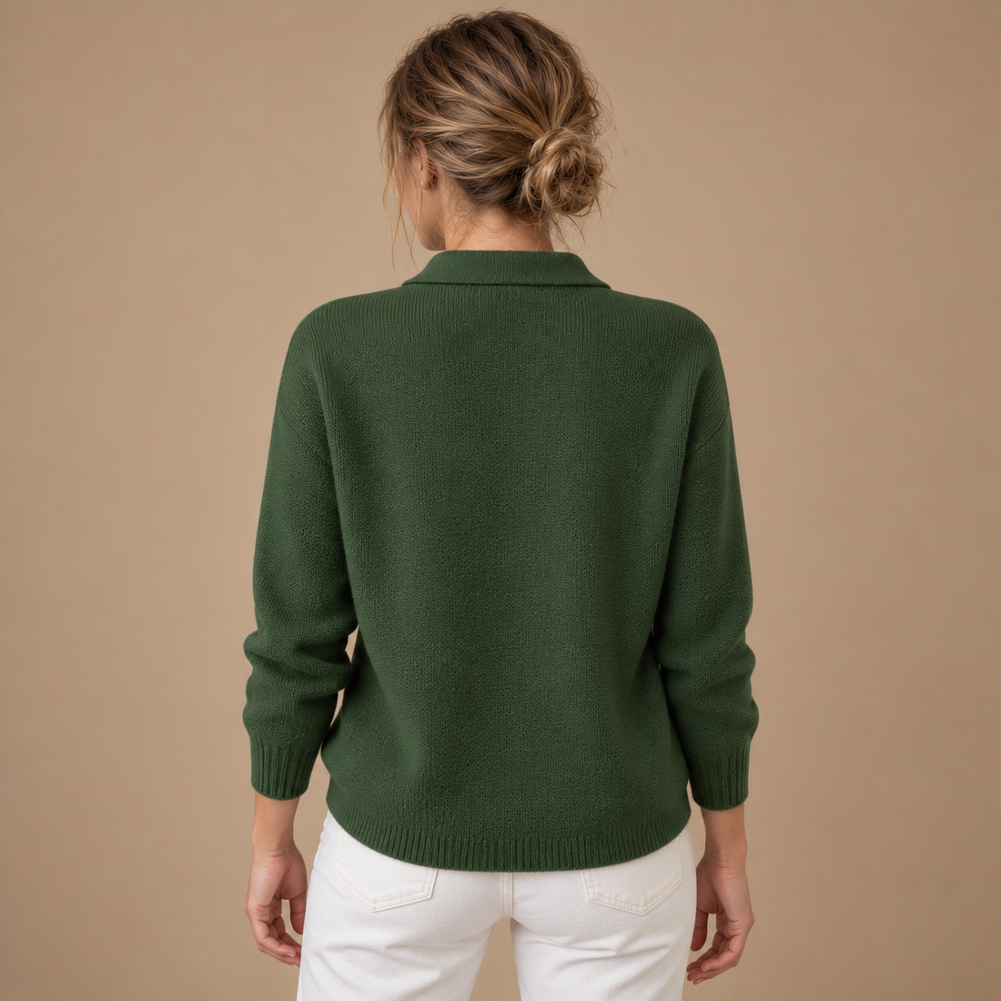 Strikbluse til dame med polokrave og knapper