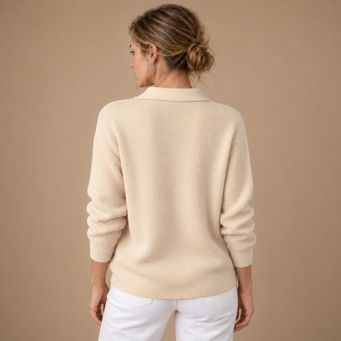 Strikbluse til dame med polokrave og knapper