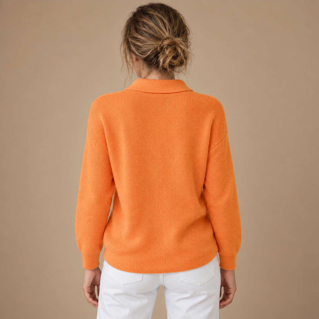 Strikbluse til dame med polokrave og knapper