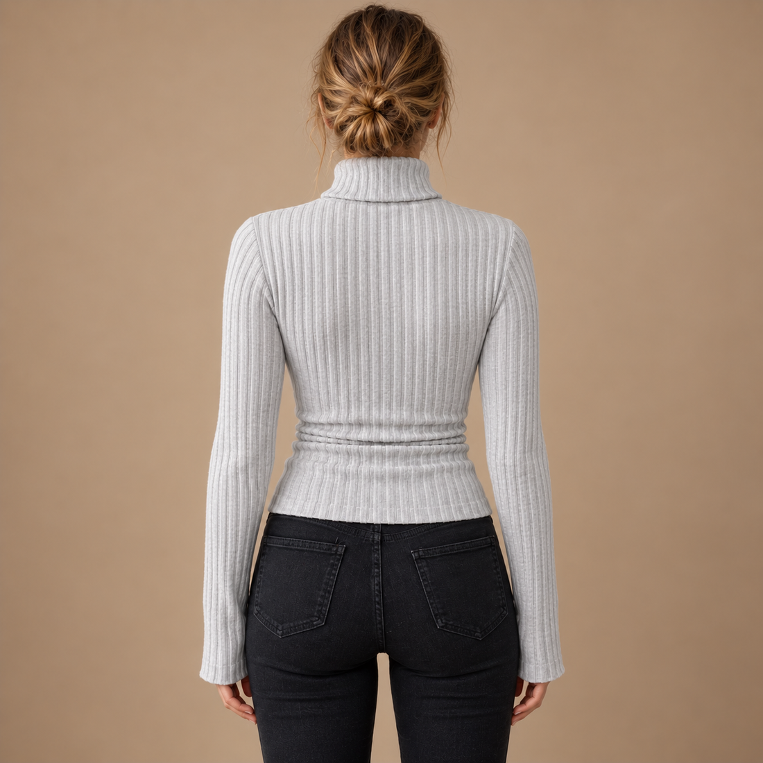 Ribstrikket rullekravesweater til dame med smal pasform