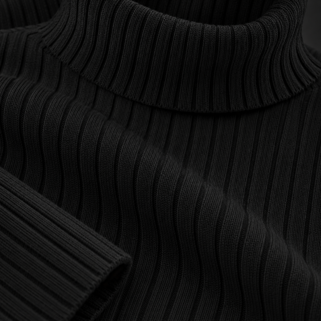 Ribstrikket rullekravesweater til dame med smal pasform