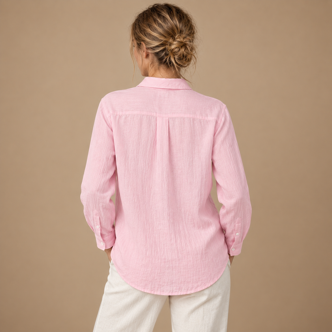Skjortebluse til dame med nedfaldende krave
