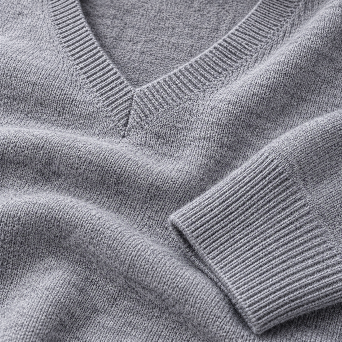 Finstrikket herresweater med V-hals