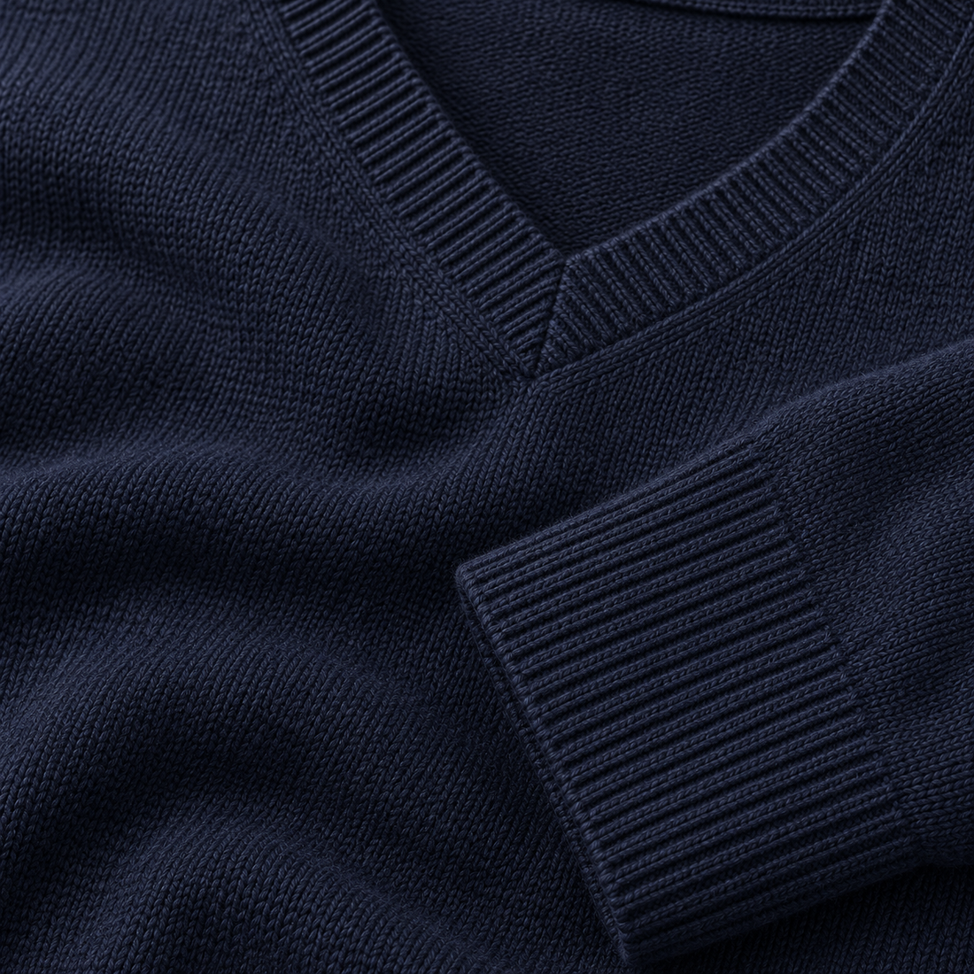 Finstrikket herresweater med V-hals