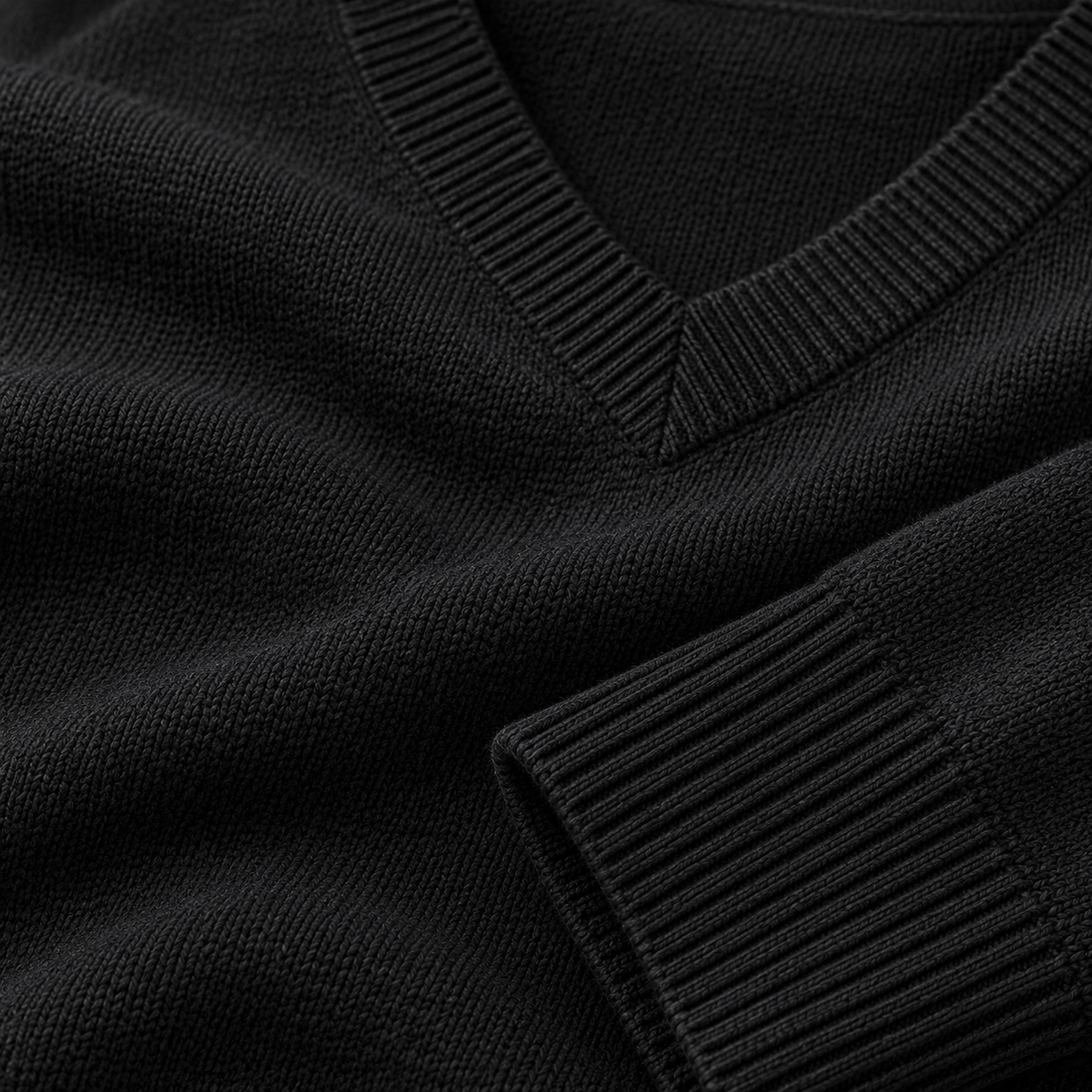 Finstrikket herresweater med V-hals