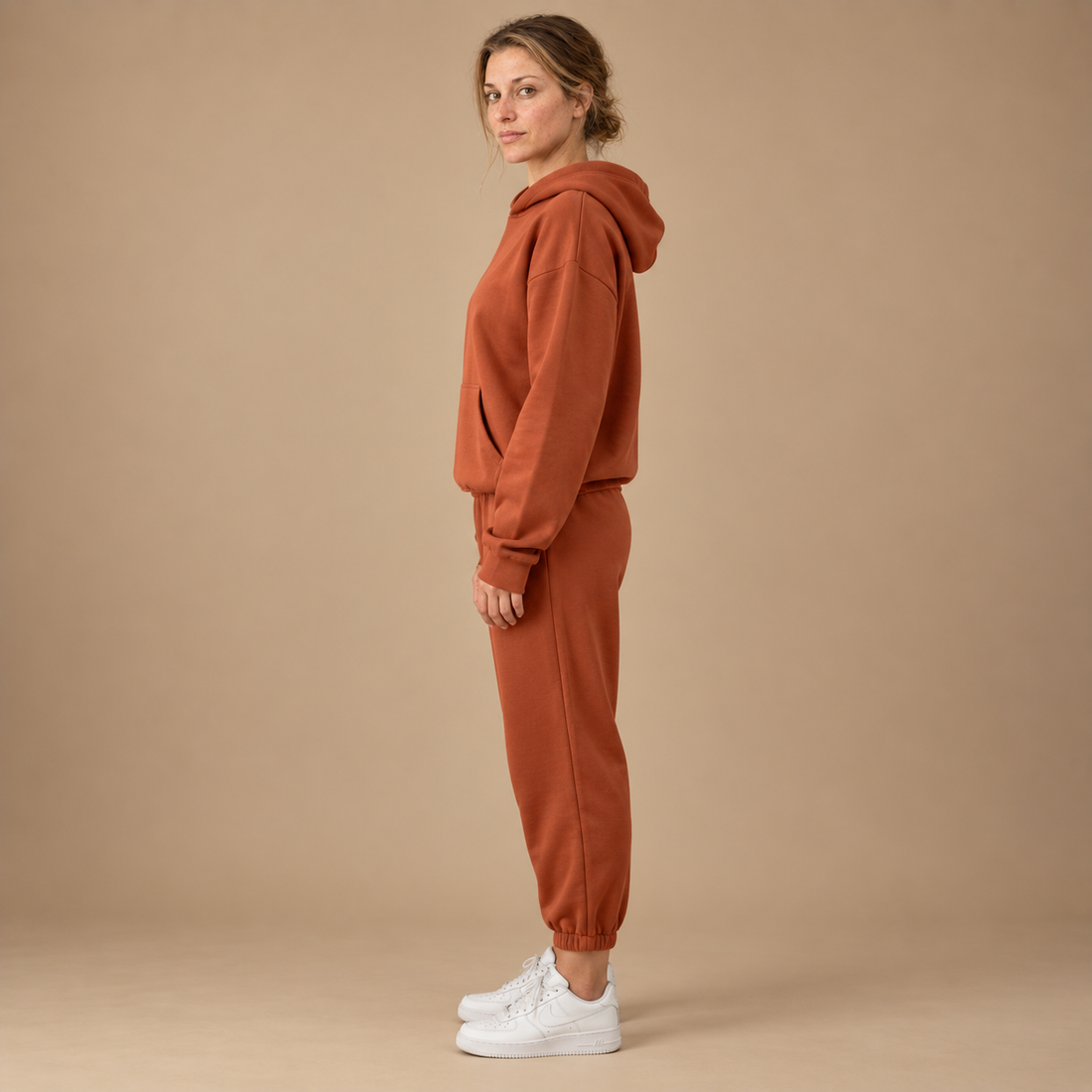 Loungesæt til dame med hættetrøje og joggingbukser
