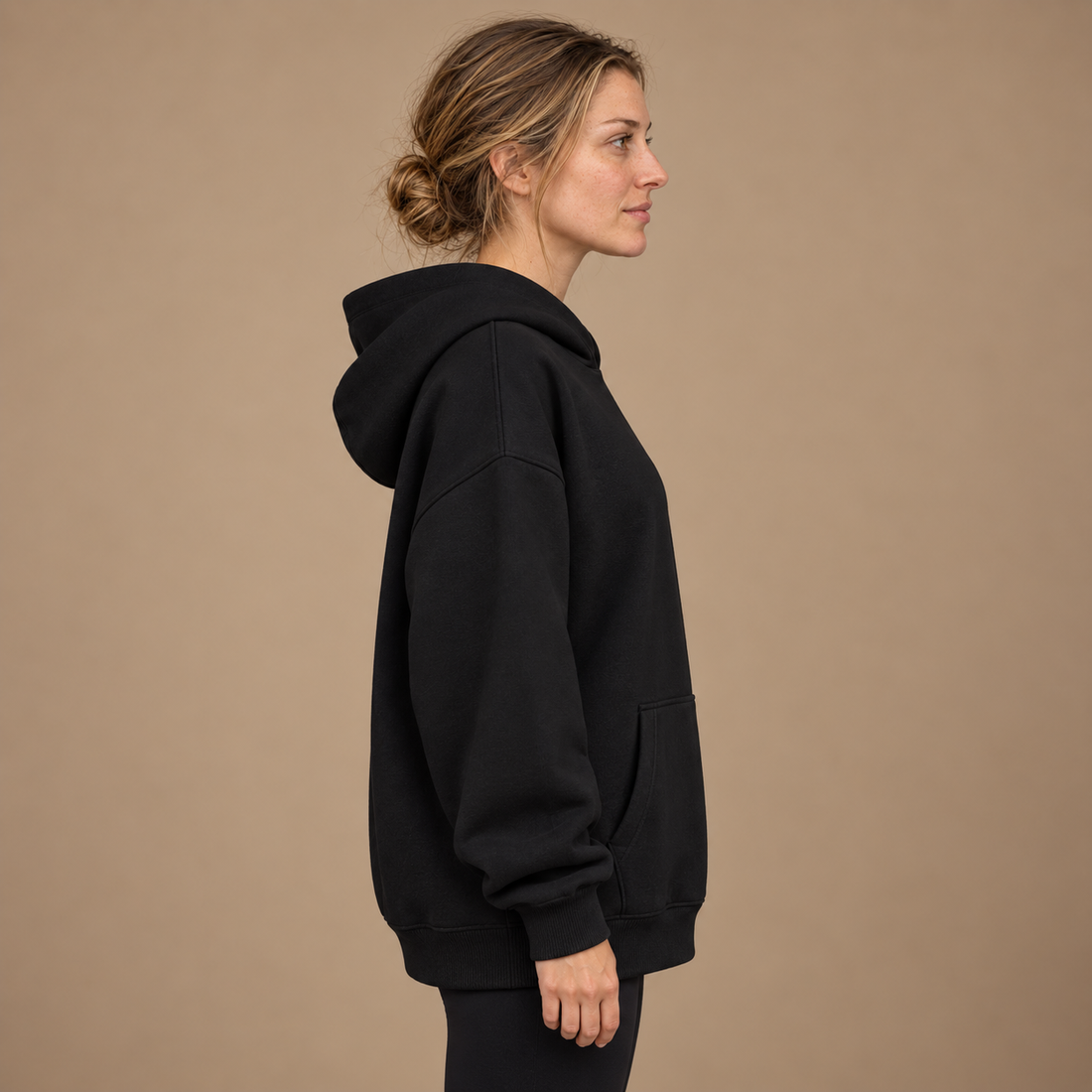 Oversized hættetrøje til dame med kængurulomme