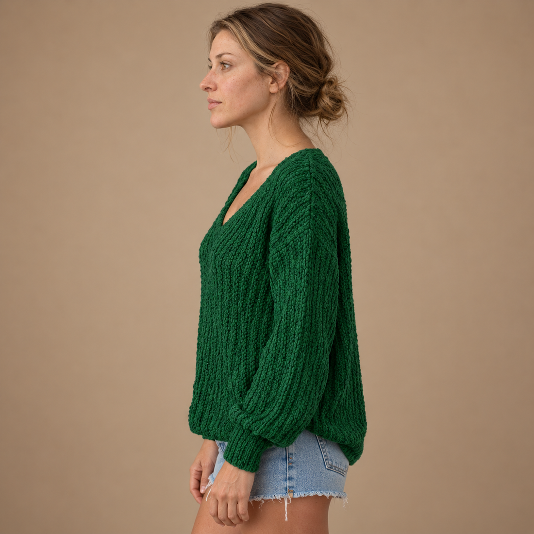 Hæklet sweater til dame med dyb V-hals