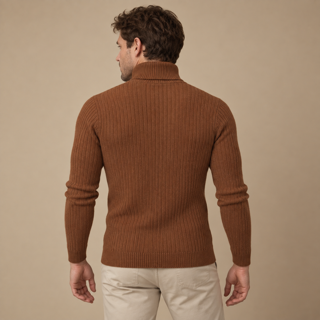 Rullekravesweater til herre i kabelstrik