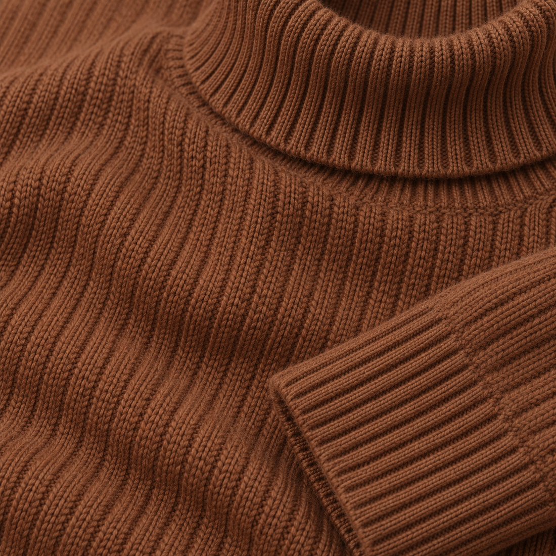 Rullekravesweater til herre i kabelstrik