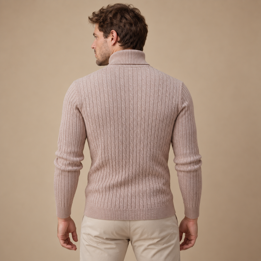 Rullekravesweater til herre i kabelstrik