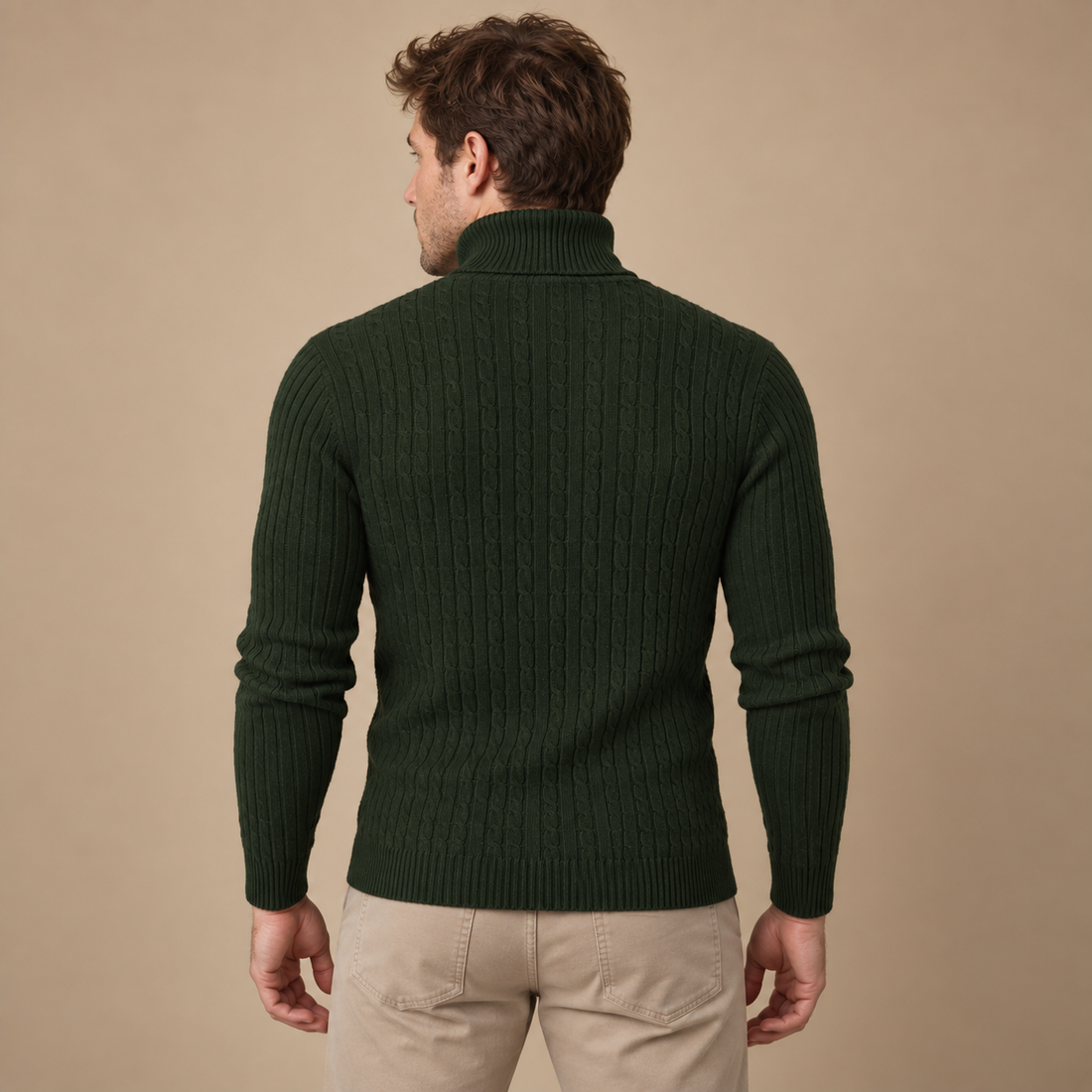 Rullekravesweater til herre i kabelstrik