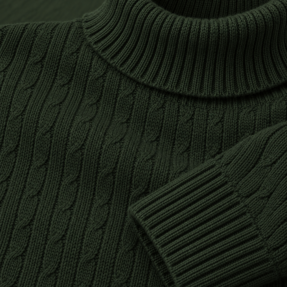 Rullekravesweater til herre i kabelstrik