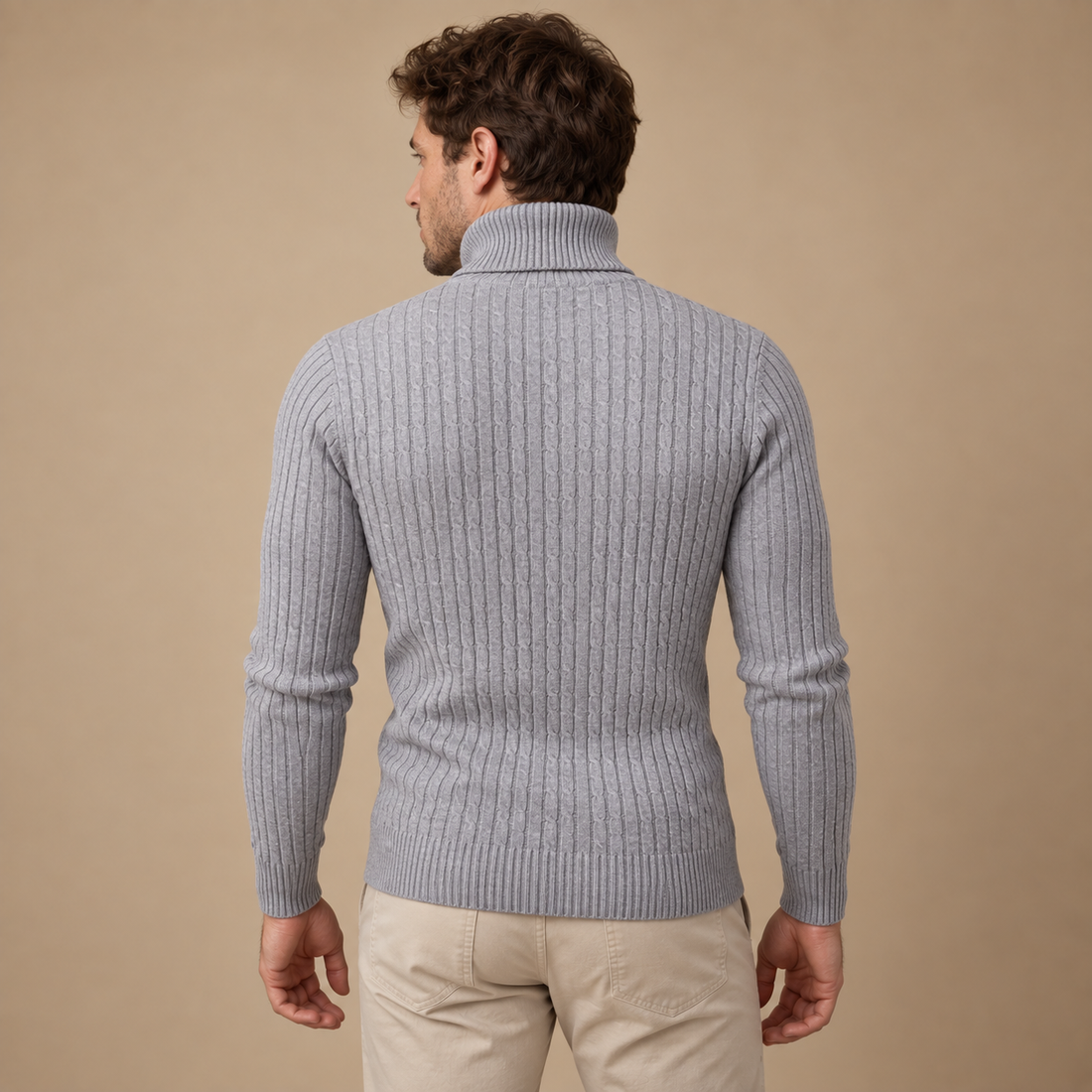 Rullekravesweater til herre i kabelstrik