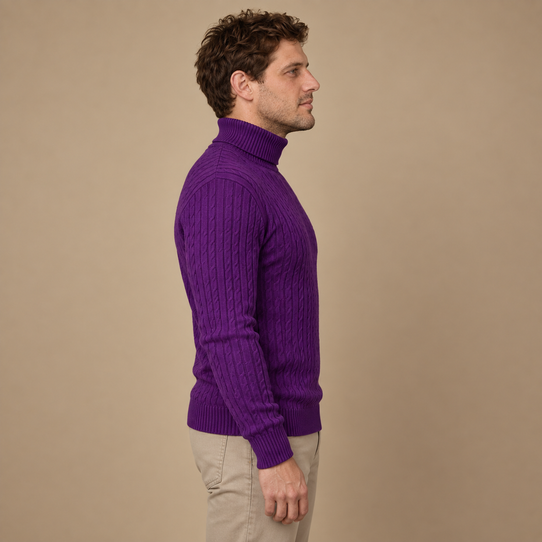 Rullekravesweater til herre i kabelstrik