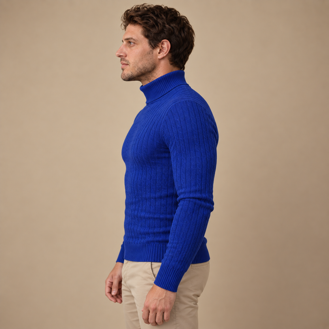 Rullekravesweater til herre i kabelstrik