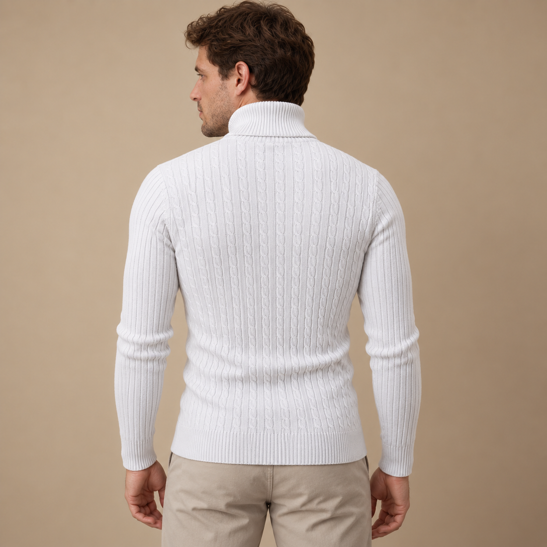 Rullekravesweater til herre i kabelstrik