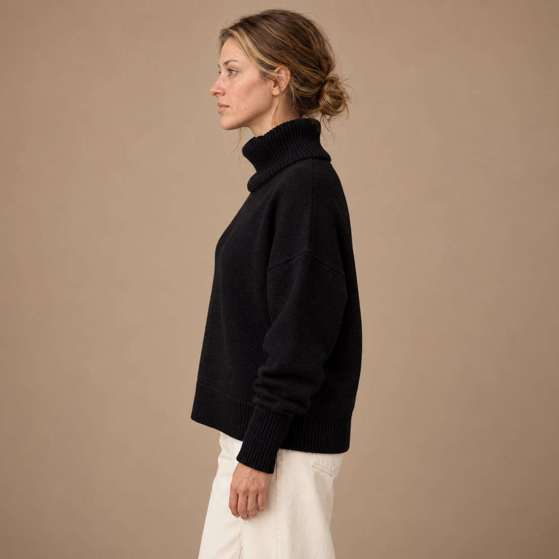 Rullekravesweater til dame med slank pasform