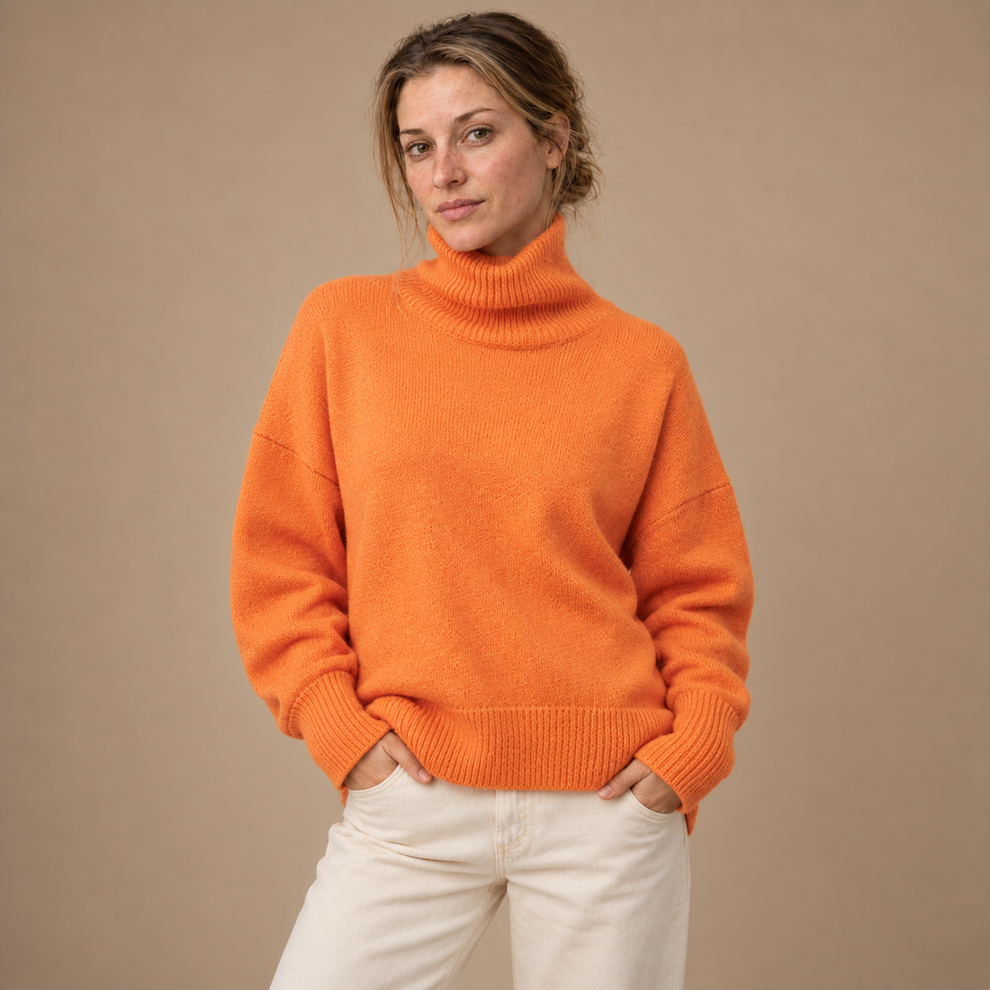 Rullekravesweater til dame med slank pasform